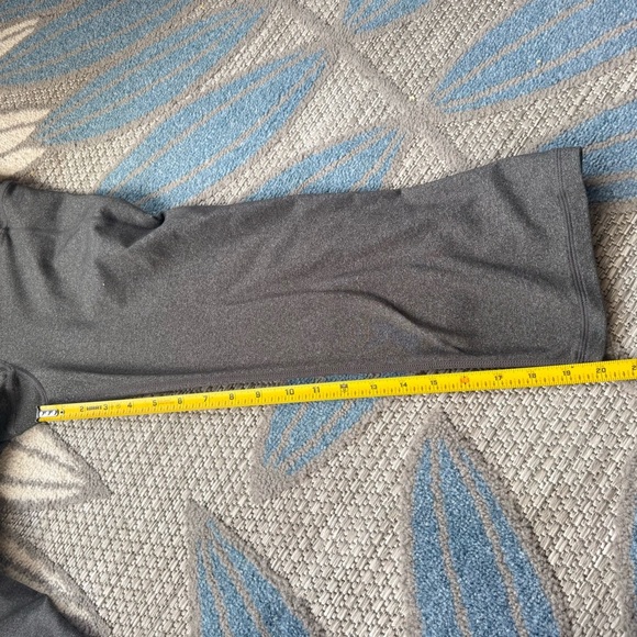 Lululemon Women’s Gray Gather & Crow Slit Hem Crop Capri Pants Size 8 Inseam 20” - Picture 6 of 7